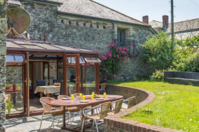 Super Spacious Country house pet/party friendly.